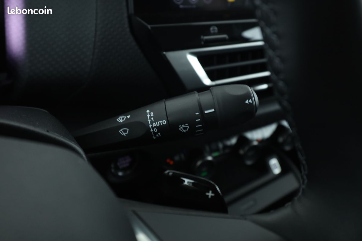 Citroen C4 1.2 PureTech Max EAT8 131 ch (image 17)