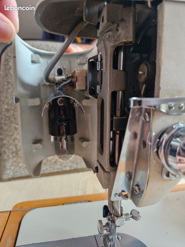 Machine à coudre vintage Brother 1681 - Entièrement révisée et complète en etat de fonctionnement (image 7)