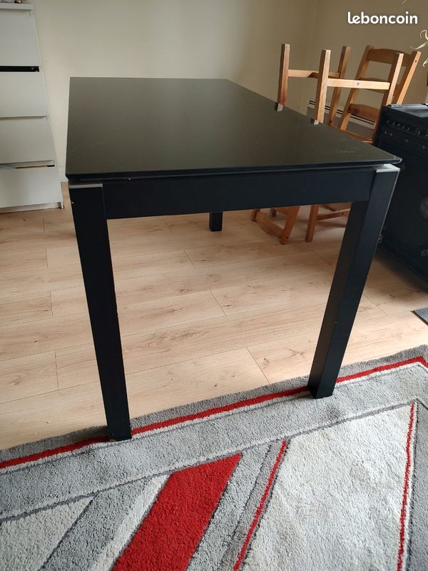 Table en verre (image 1)