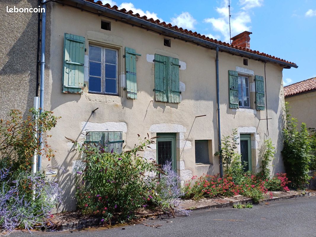 Maison 6 pièces 136 m² - Chasseneuil-sur-Bonnieure 16260 (image principale 0)