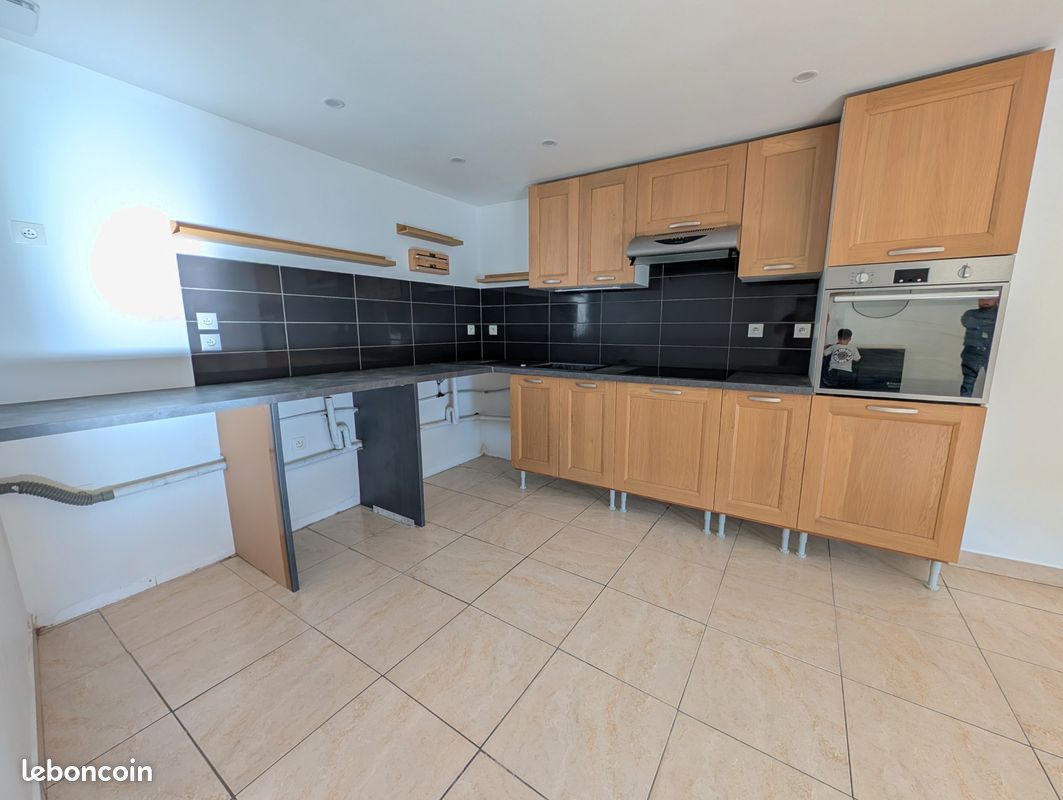 Appartement 3 pièces 60 m² · à La Tour-d'Aigues · 60 m² · 700 €/mois