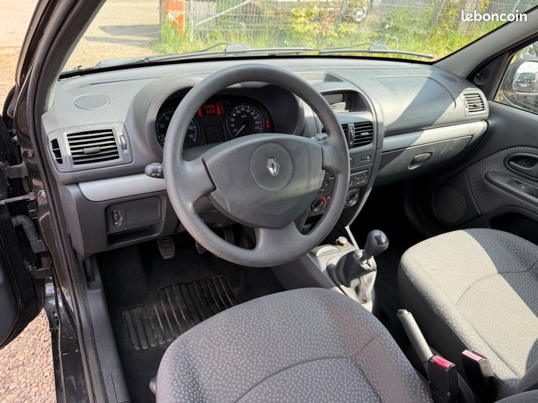 Renault CLIO II 1.2 60CH Campus (image 11)