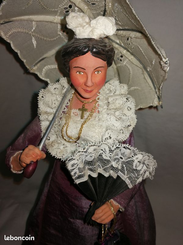 Santon d'art habillé - Arlésienne en violet (image 2)