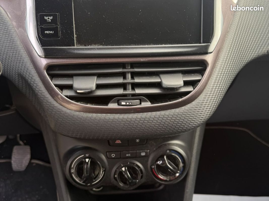 PEUGEOT 2008 1.2 VTi 82ch BVM5 Active (image 6)
