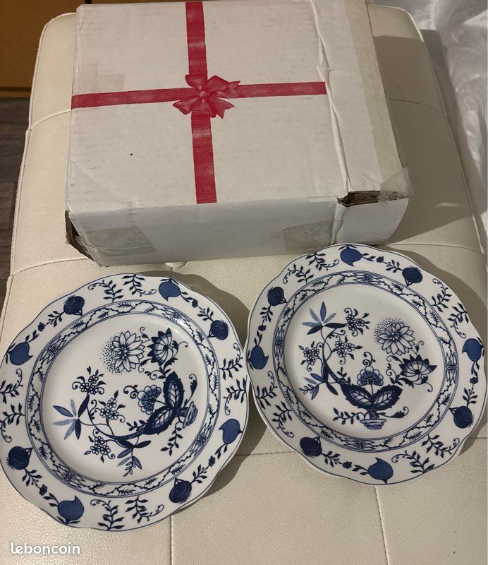 4 ans Assiettes à dessert Royal Boch Motif « Oignons bleus » (image 5)