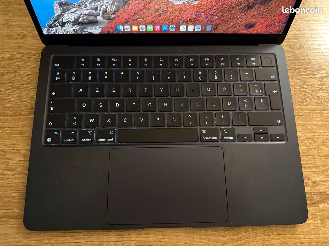 MacBook air (image 6)