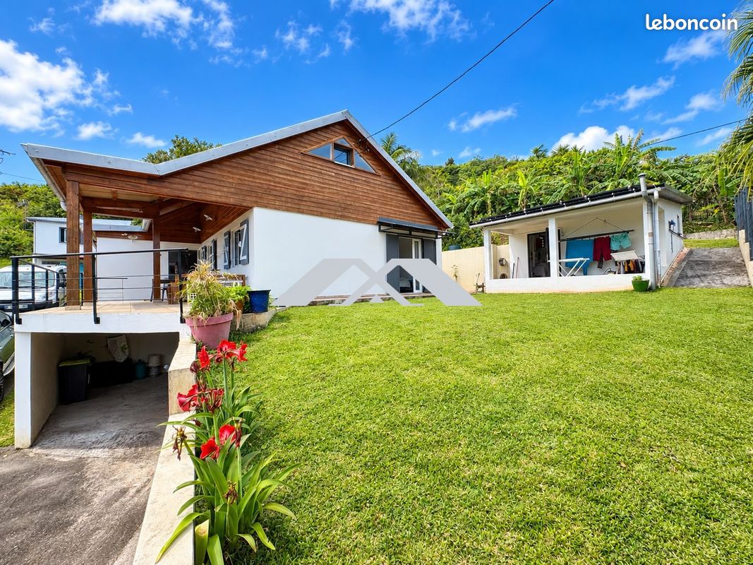 Maison 9 pièces 300 m² · à Saint-Joseph · 300 m² · 549 000 €