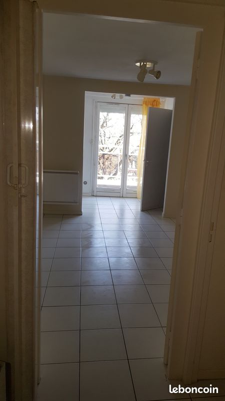 Appartement 1 pièce 27 m² · à La Tour-de-Salvagny · 27 m² · 720 €