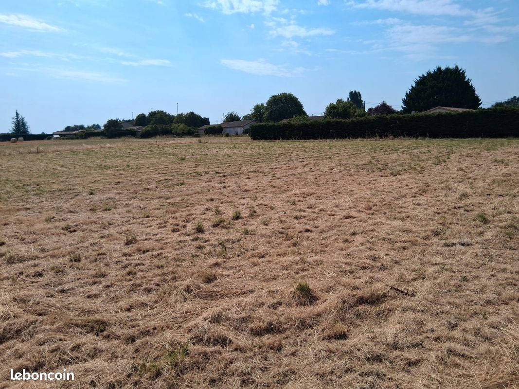 Terrain à batir · à Leignes-sur-Fontaine · 30 000 €
