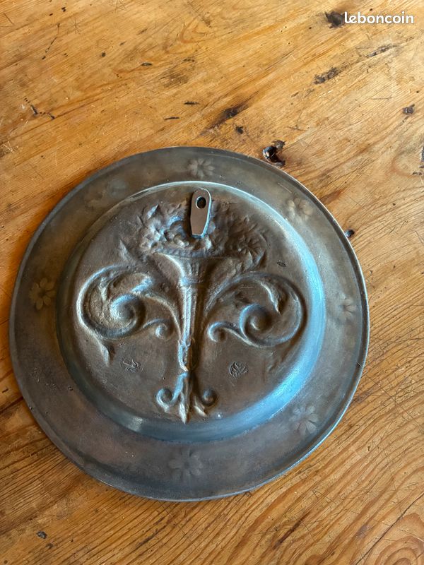 Assiette en étain (image 2)