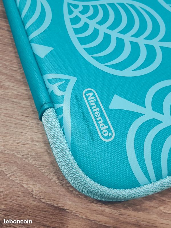 Pochette officielle Nintendo Switch - édition Animal Crossing (image 3)