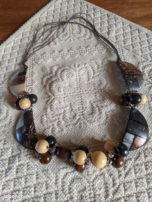 Collier (image 1)