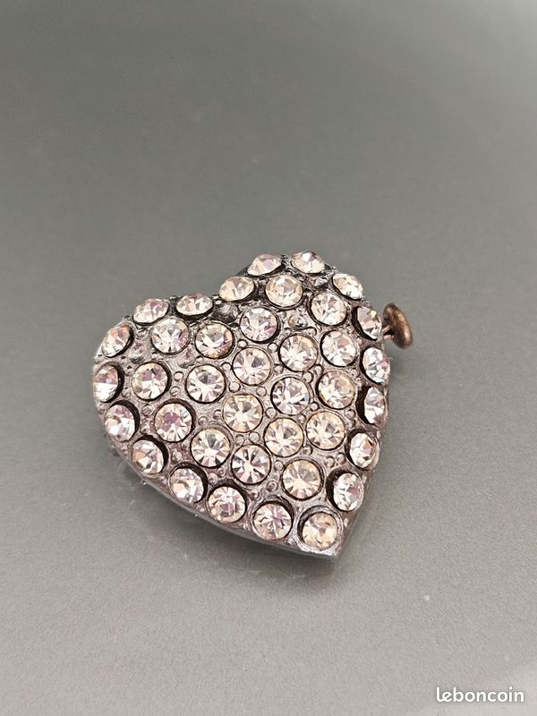 Magnifique Broche Ancienne – Métal Argenté Et Strass (occasion)