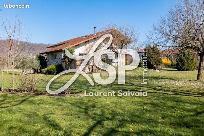 Ferme 8 pièces 220 m²