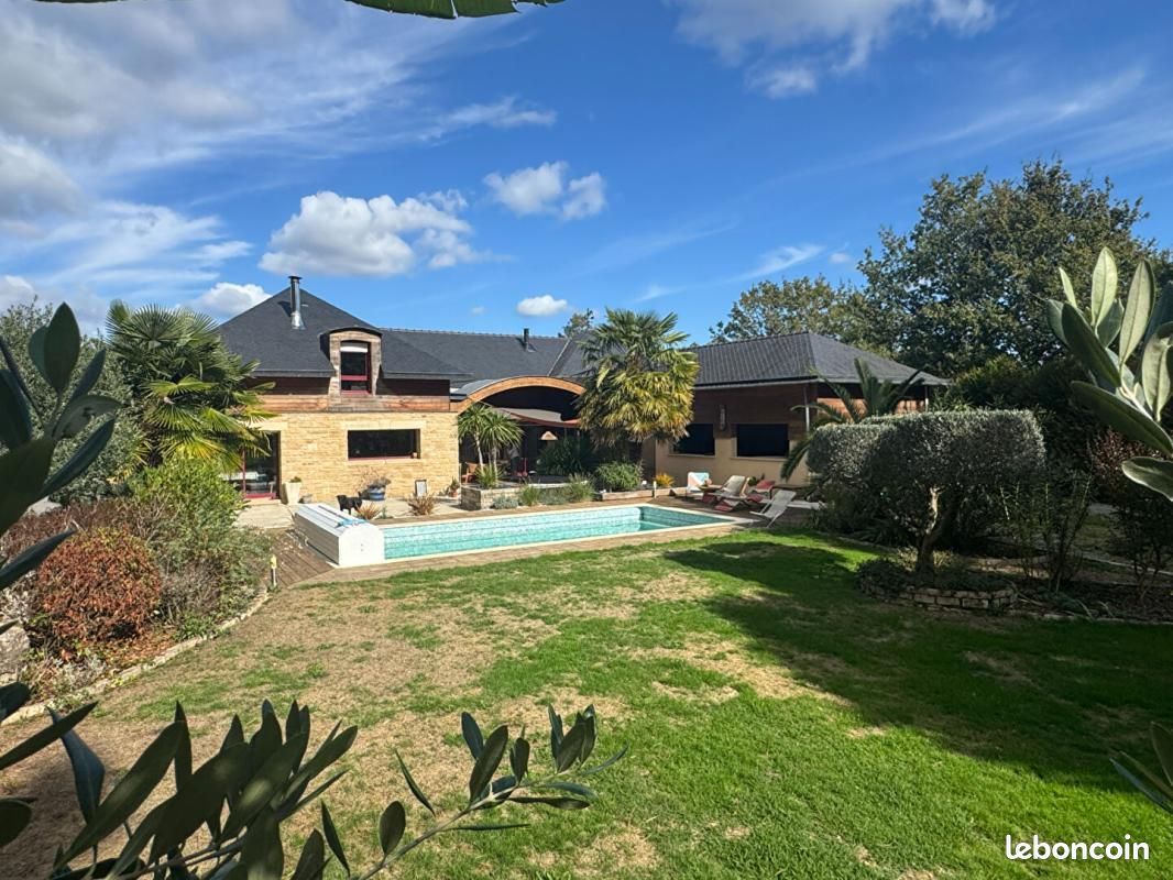Maison 6 pièces 230 m² · à Plumergat · 230 m² · 848 160 €