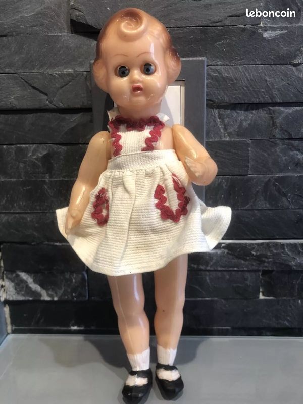 Poupée ancienne en plastique rigide , articulations maintenues par élastiques (image 2)
