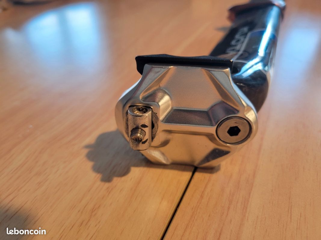 TIGE DE SELLE KUOTA CARBONE DIAMÈTRE 31.4 LONGUEUR 320 mm TIGE DE SELLE KUOTA CARBONE DIAMÈTRE 31.4 LONGUEUR 320 mm