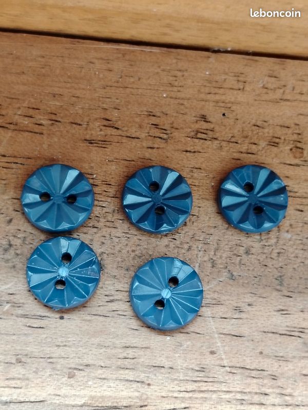Lot De 17 Petits Boutons Vintage Gris Veiné Mat – Diamètre 1,1 Cm, Avec Pied, Occasion