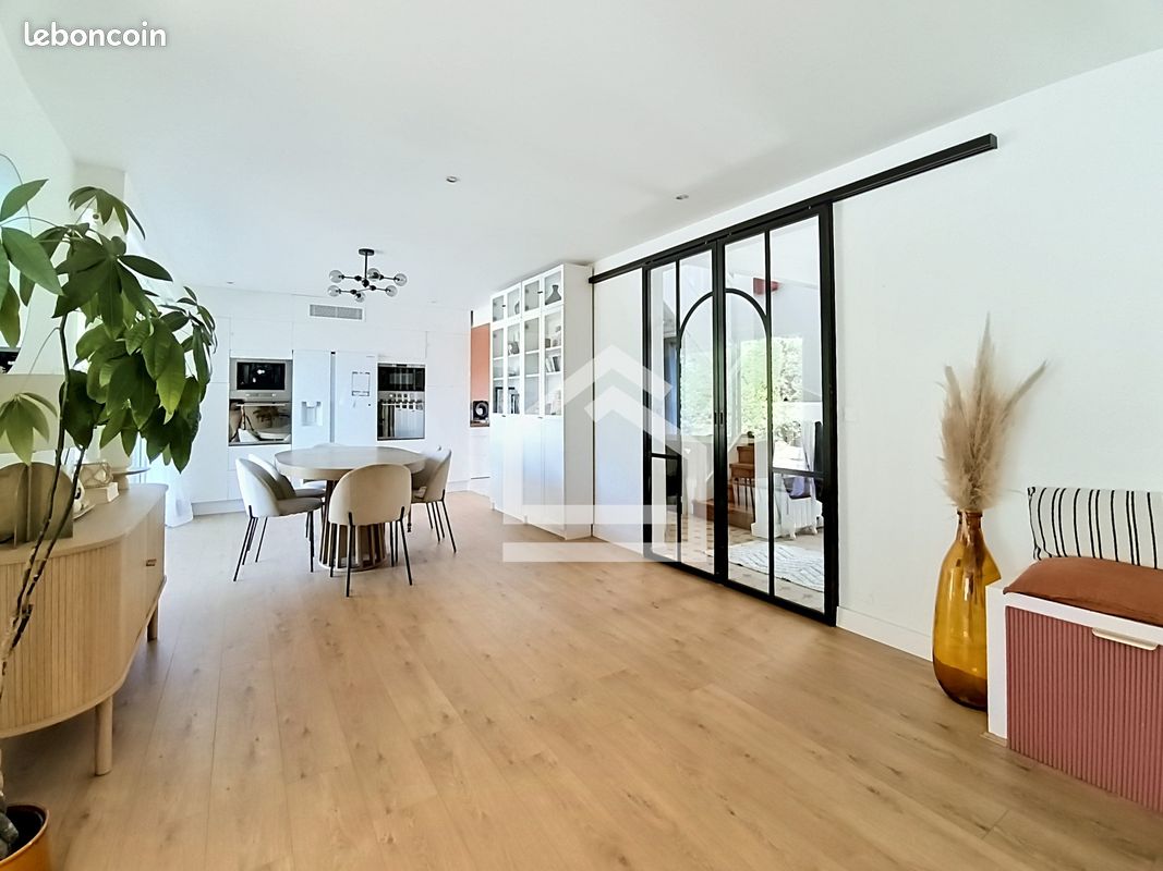Maison 5 pièces 200 m² · à Mérignac · 200 m² · 690 000 €