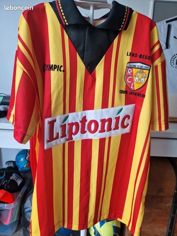 Le maillot 2025-2026 du RC Lens en vente dès samedi