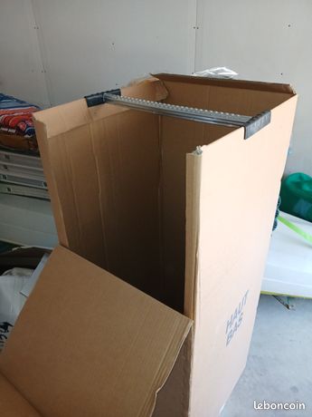 Carton Penderie Déménagement Grand Modèle - 50x50x130cm - Pour 15 à 30 Vêtements Sur Cintres