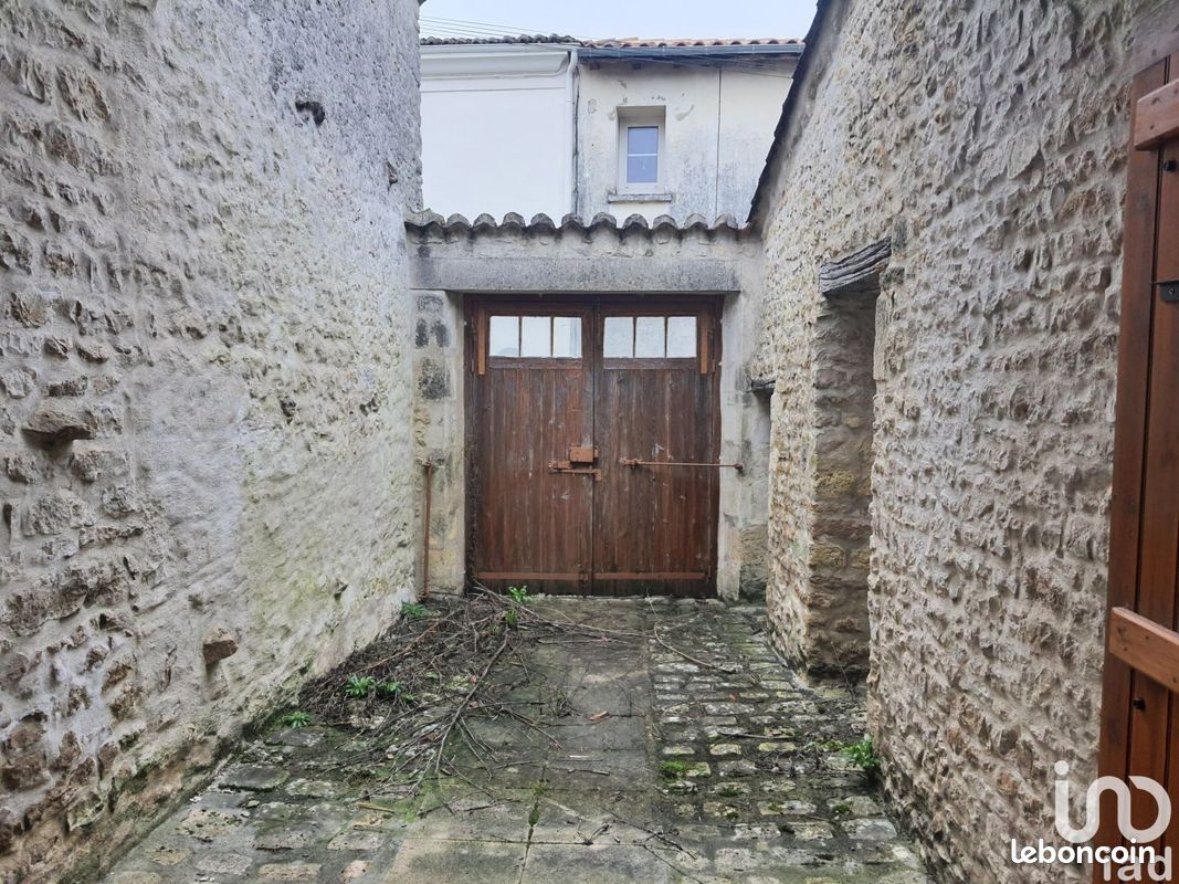 Maison 6 pièces 144 m² - Saint-Jean-d'Angély 17400 (image 2)
