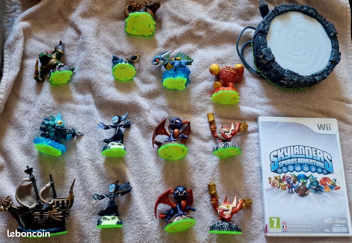 Portail Skylanders Xbox 360 avec figurines - Jeux vidéo