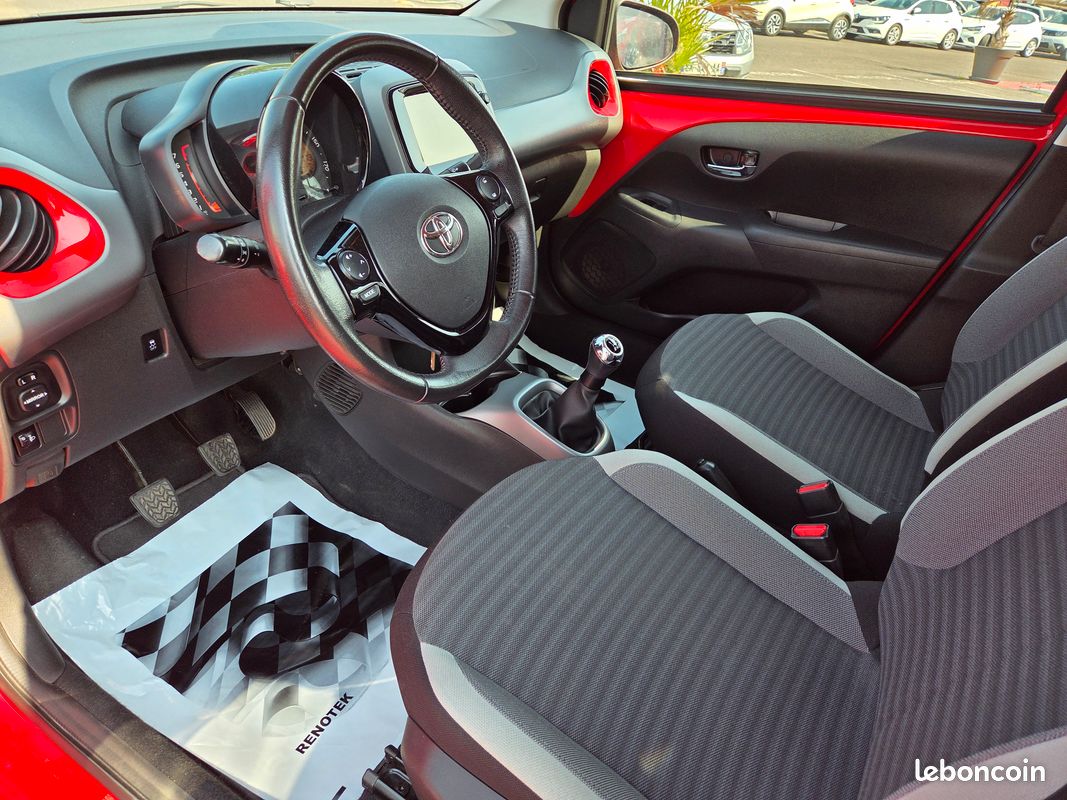 Toyota Aygo 1.0 L VVT-I 72 CH "X-Play" 5 Portes / 1ère Main (image 2)