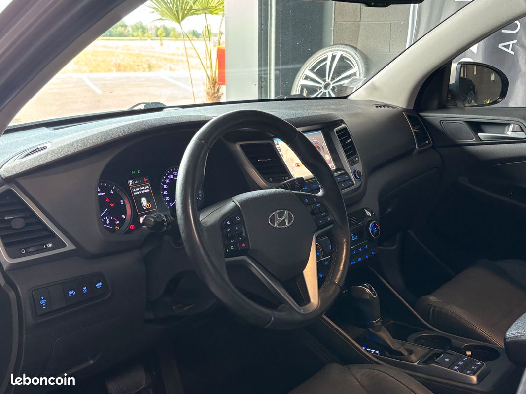 Hyundai Tucson 1.7 crdi 141 Executive / Toit ouvrant / Caméra de recul / Sièges chauffants-ventilés électriques / Volant chauffant / Hayon électrique (image 8)