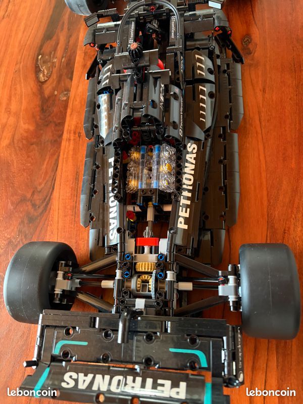 LEGO formule 1 Mercedes AMG -42171- (image 1)
