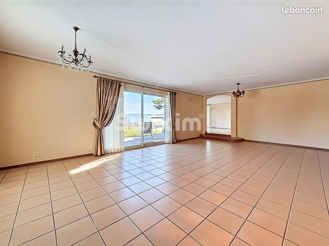 Maison 7 pièces 201 m² · à Loisin · 201 m² · 699 500 €