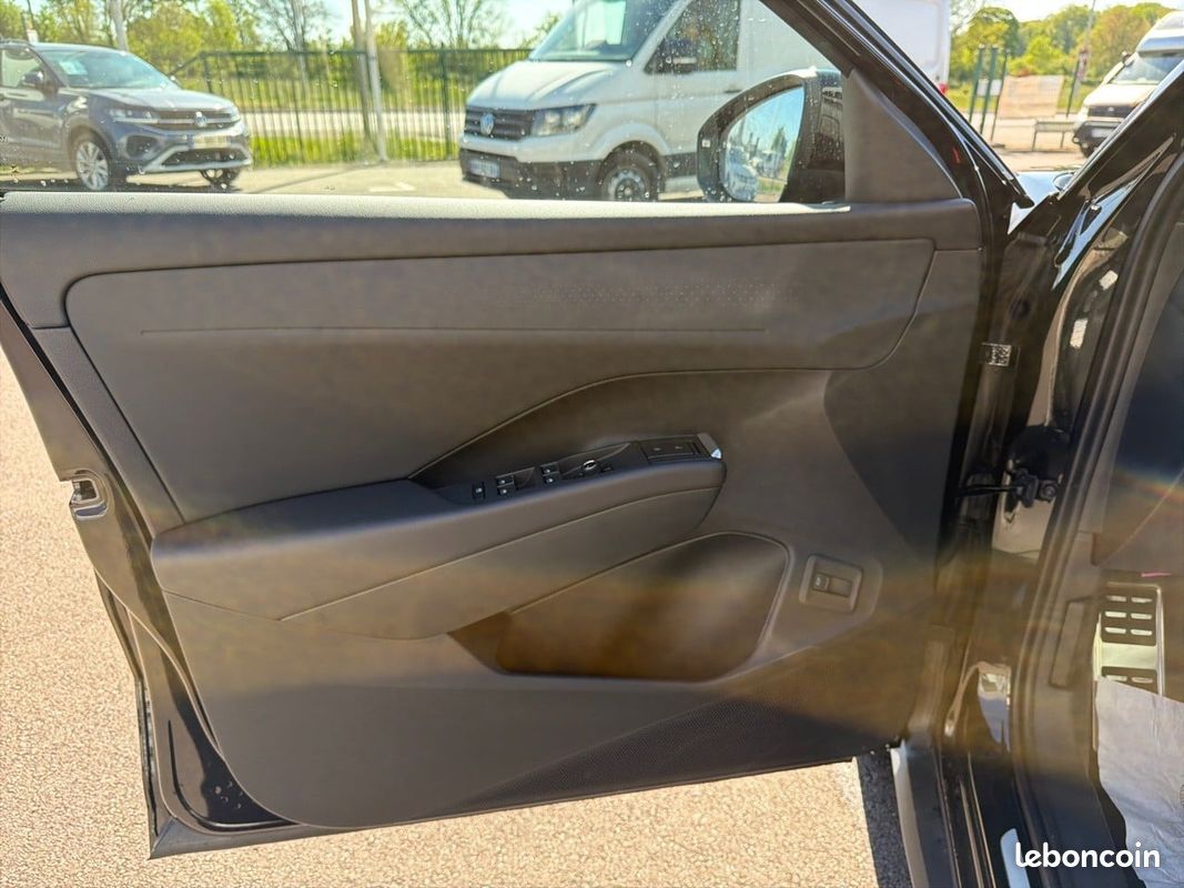 VOLKSWAGEN T-Roc 1.5 eTSI EVO2 Hybrid 150 ch DSG7 R-Line (image 21)