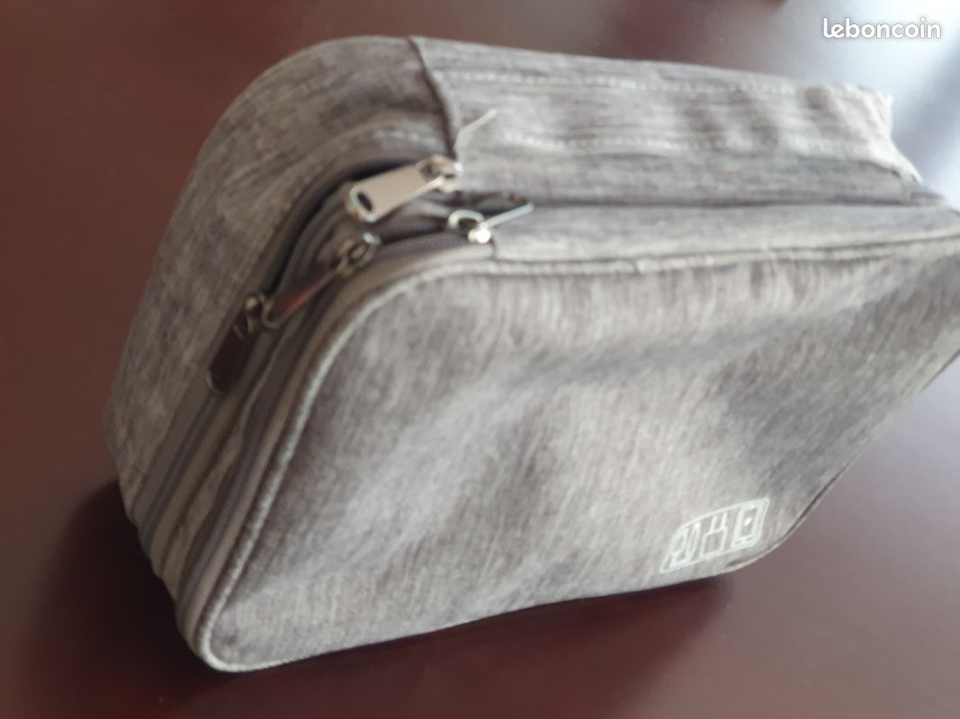 Petite malette grise pour cables et materiel informatique (image 1)