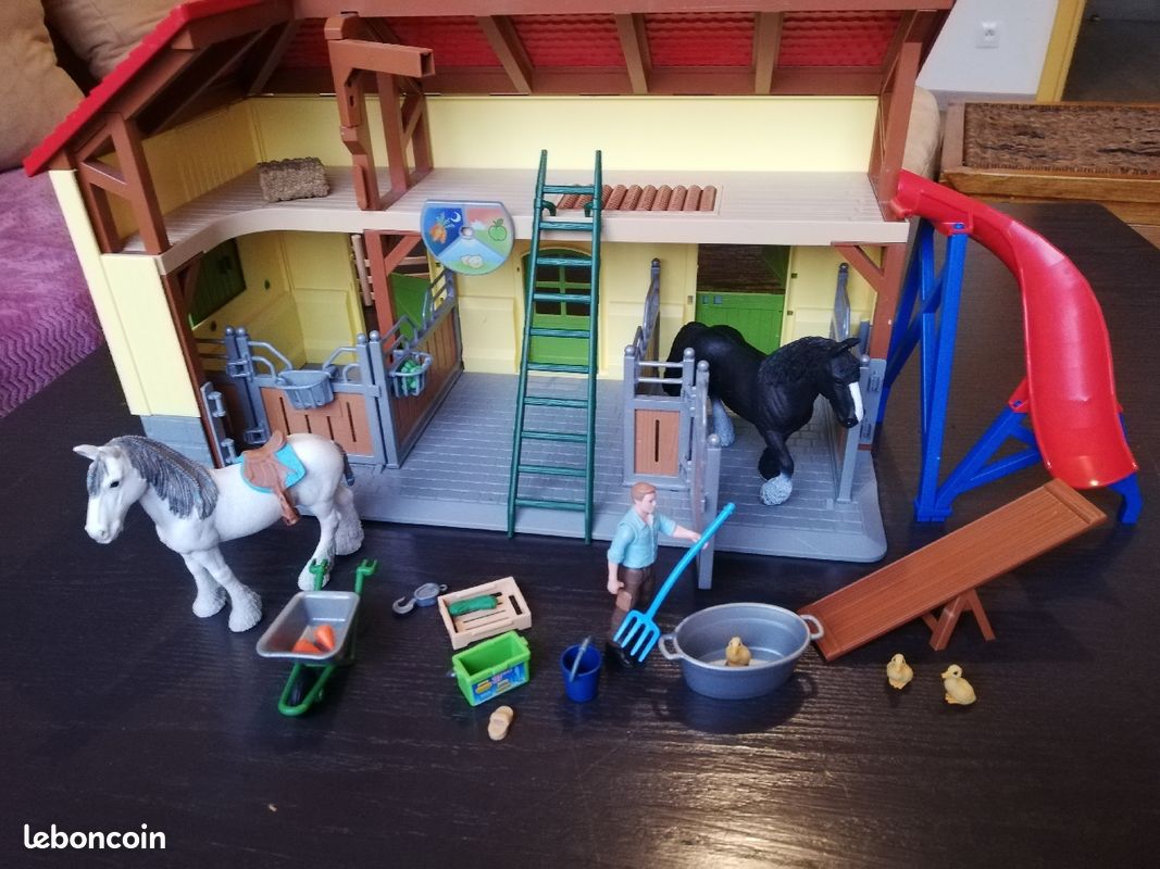 Ferme /écurie avec cheveaux schleich (image 1)