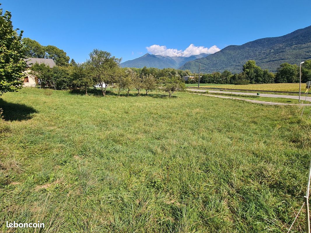 Terrain 1337 m² TOURNON · 115 000 €