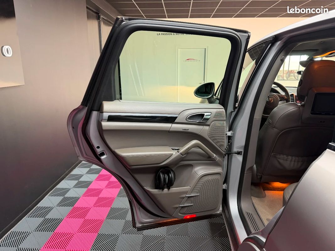 PORSCHE CAYENNE 3.0D V6 Tiptronic S (image 40)