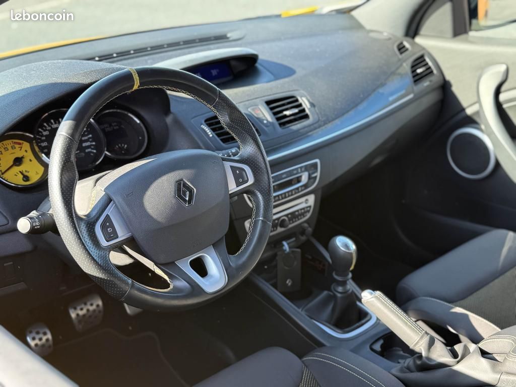 RENAULT MEGANE Mégane Coupé 2.0i 16V - 265 III COUPE Trophy PHASE 1 (image 12)