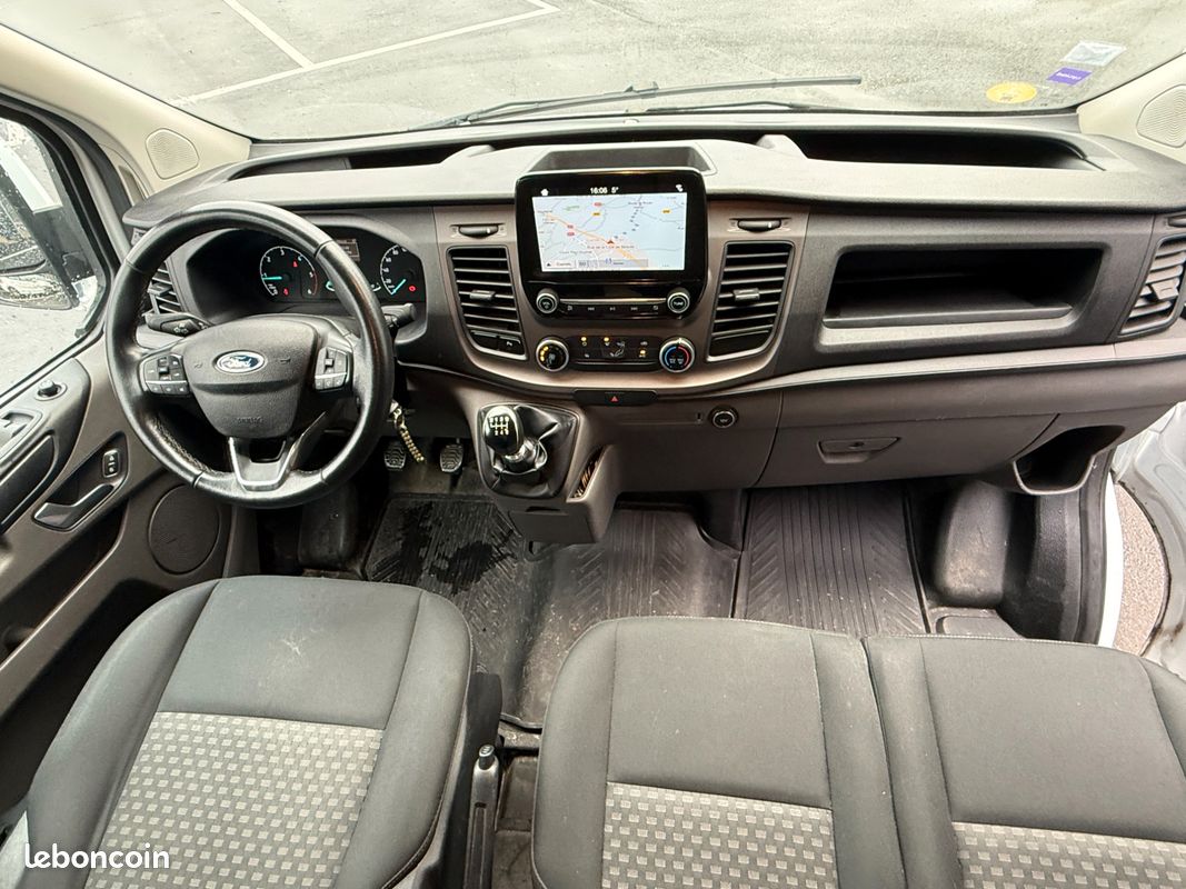 Ford transit custom fourgon 270 2.0 tdci 130 l1h1 limited / carplay / camera de recul / attelage (image 3)