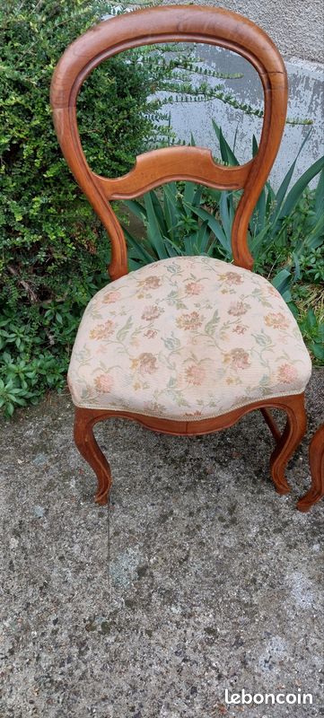 Chaise en bois (image 1)