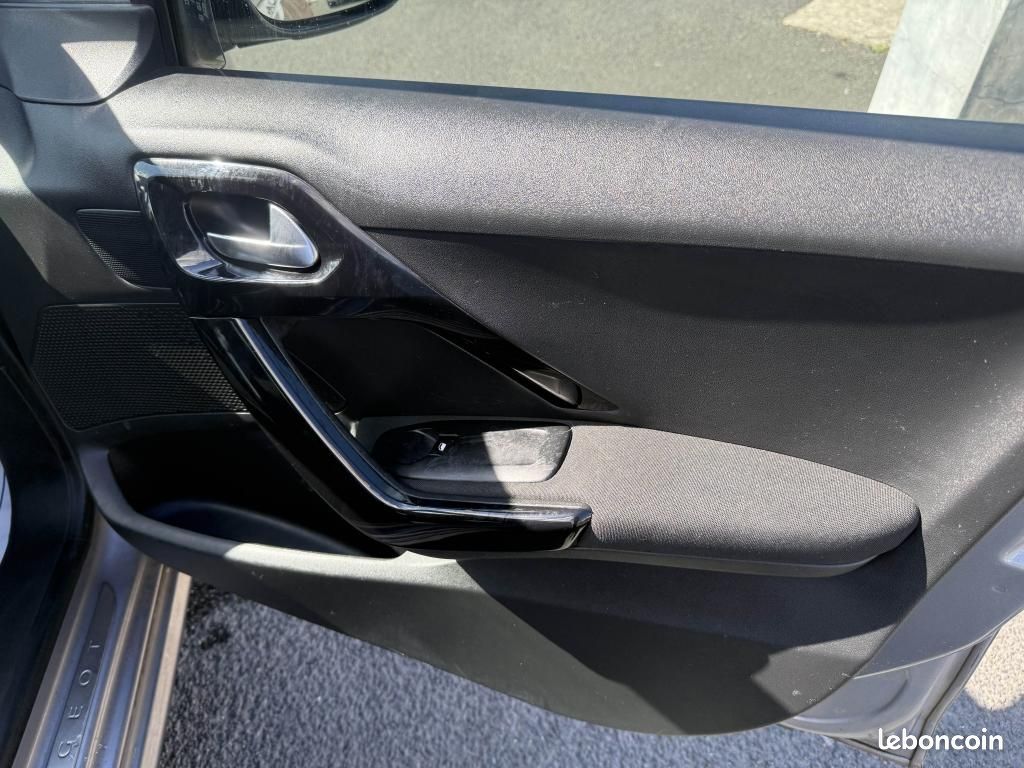 PEUGEOT 208 1.5 BlueHDi S&S - 100 Allure GPS + RADAR AR + CLIM (image 33)