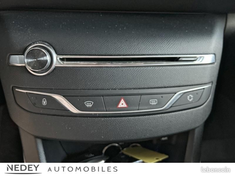 Peugeot 308 1.2 PureTech 130ch S&S Allure (image 27)
