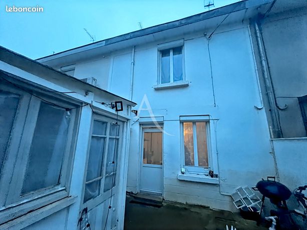 https://img.leboncoin.fr/api/v1/lbcpb1/images/f7/2b/01/f72b01e7bd2e63fb7da3defd4a914bf5e384387b.jpg?rule=ad-image