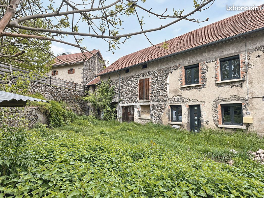 Maison 5 pièces 234 m² · à Saint-Ours · 234 m² · 75 000 €
