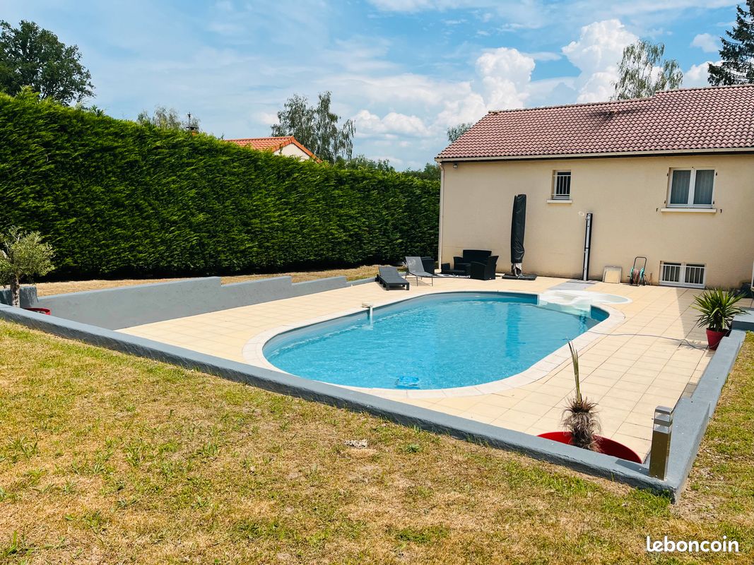 Maison 5 pièces 135 m² · à Orléat · 135 m² · 325 500 €