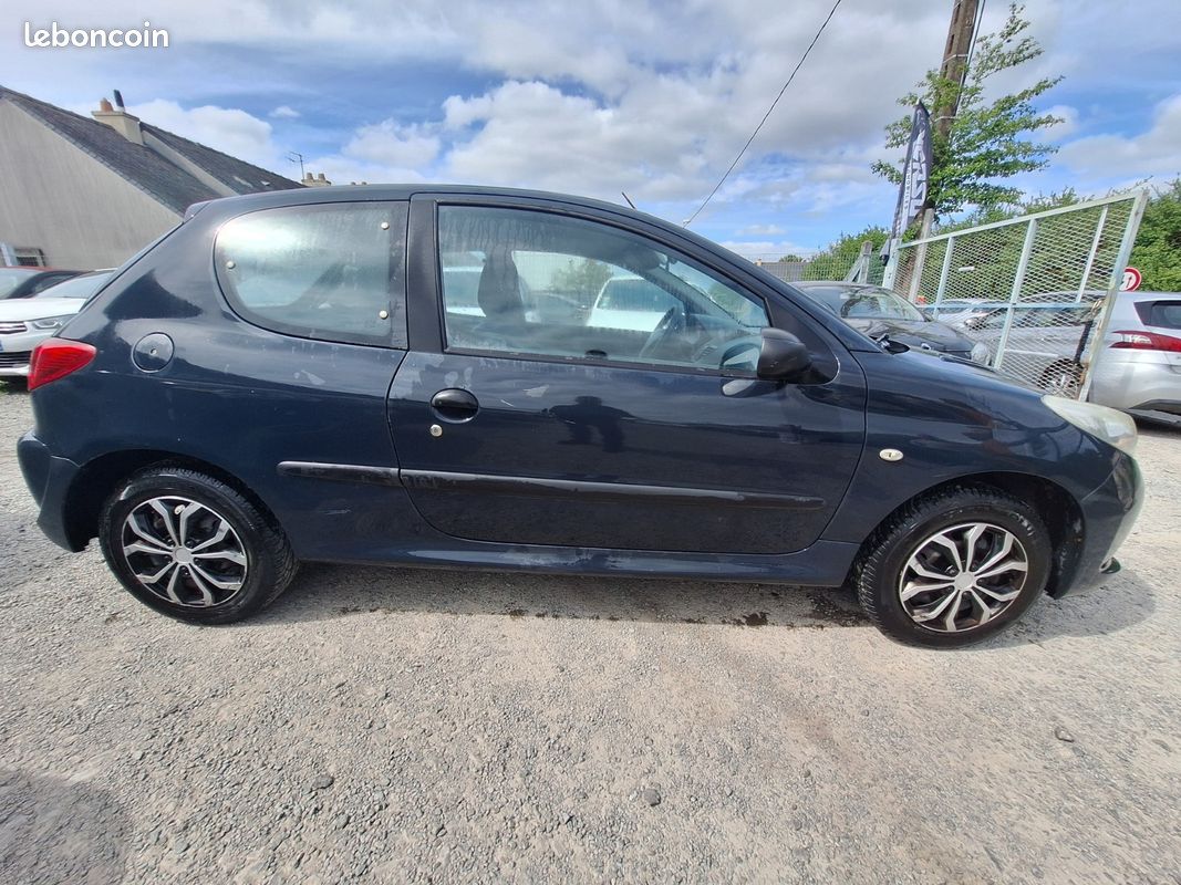 PEUGEOT 206+ 1.1e 60ch Urban (image 5)