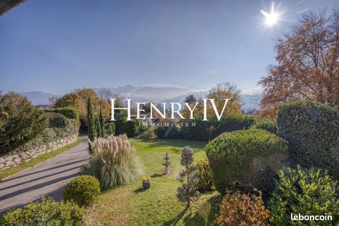 Maison 7 pièces 235 m²