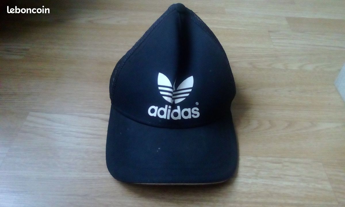 Divers casquettes (image 1)