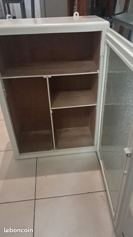 Meuble suspendu (image 1)