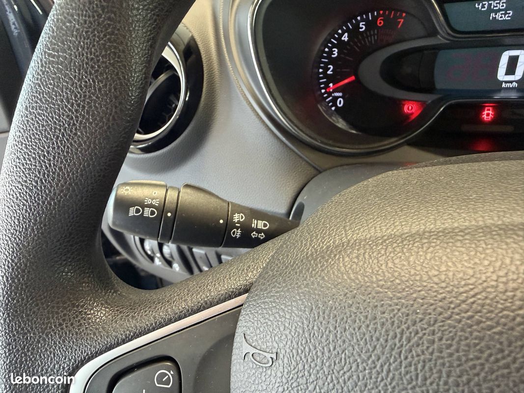 RENAULT Captur TCe 90 - 19 Life (image 31)