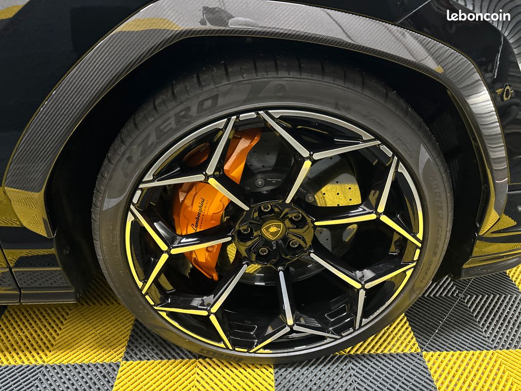 Lamborghini URUS 4.0 V8 666 cv Performante bva 8 origine France 71000 d'options tva récupérable (image 12)